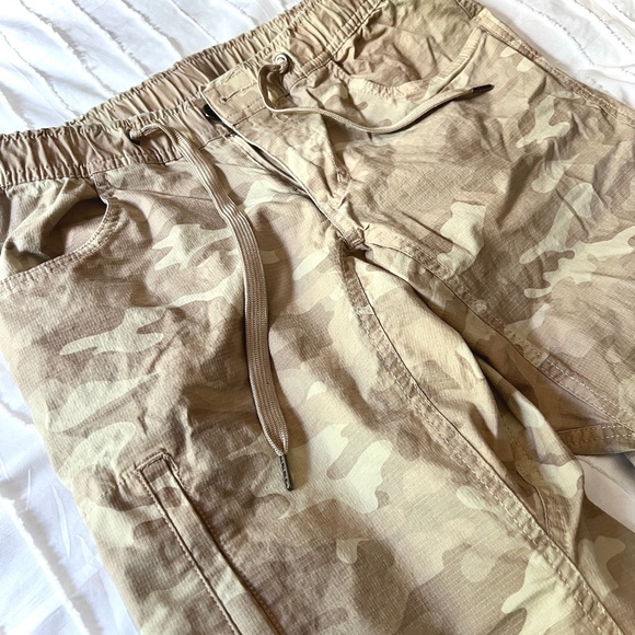 Bylt Weekender Pants (aka Bylt Pants), Desert Camo, Size Small NWOT, like-new - Picture 7 of 9